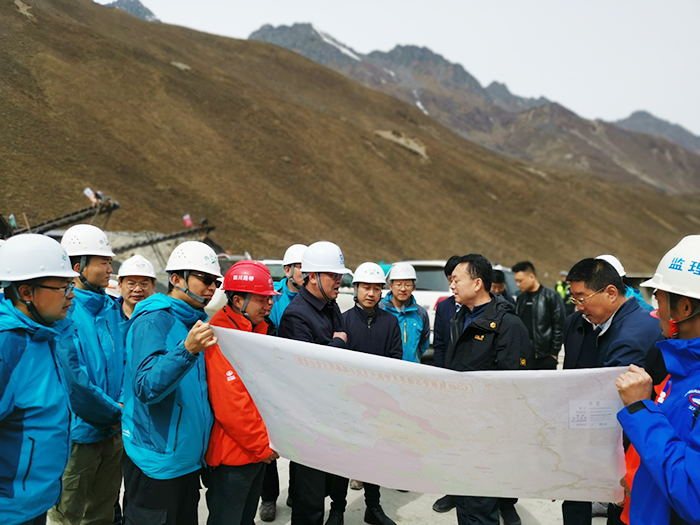 甘孜州委委員、常委、書(shū)記沈陽(yáng)到九石路TJ3標(biāo)檢查指導(dǎo)工作