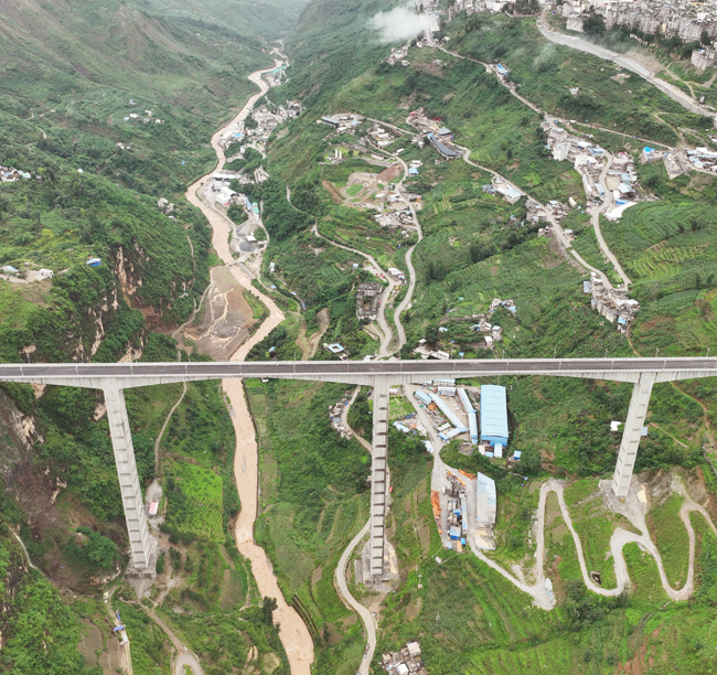 3-金陽(yáng)河三峽連心橋全長(zhǎng)757.7米，...