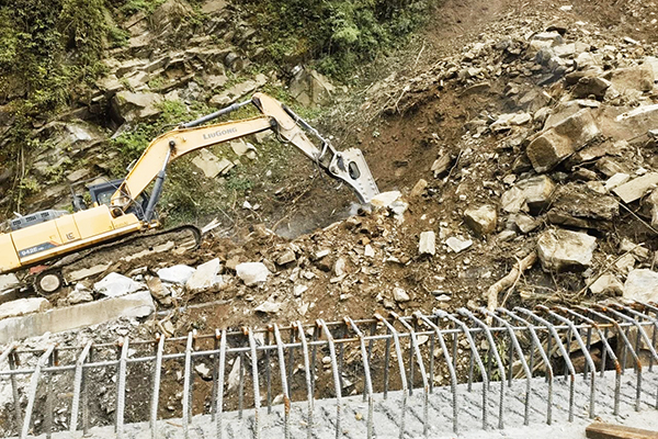 精準預判與緊急避險，成功化解塌方危機